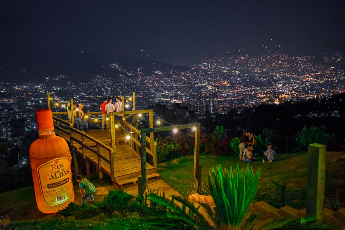 The Eight Wonder Bar in La Bahia, Medellín