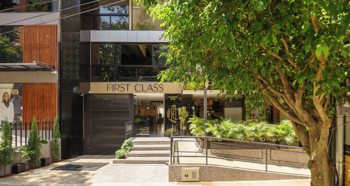 First Class Hotel by 5 Host
