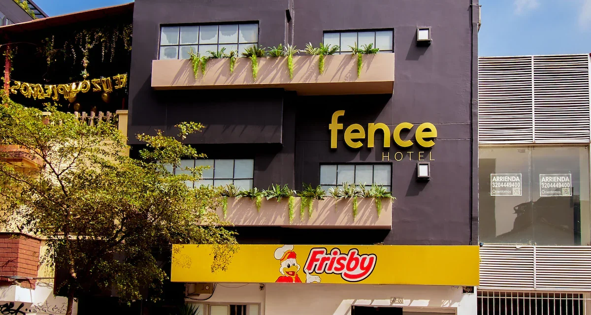 HOTEL FENCE