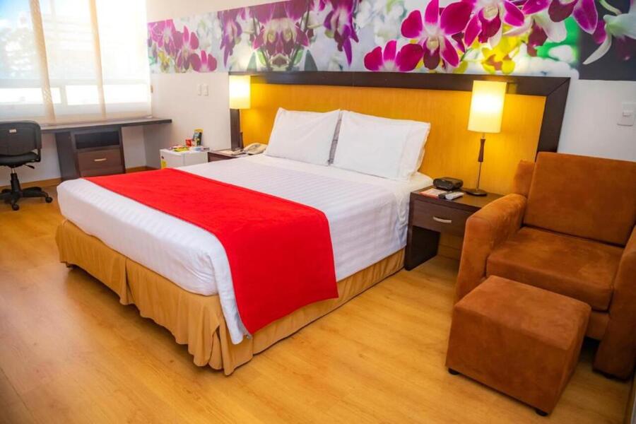 Best Western Plus Hotel San Diego room or amenity in La Candelaria