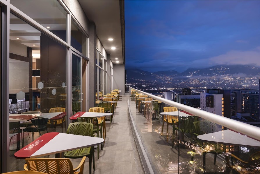 Hampton by Hilton Medellin room or amenity in El Poblado
