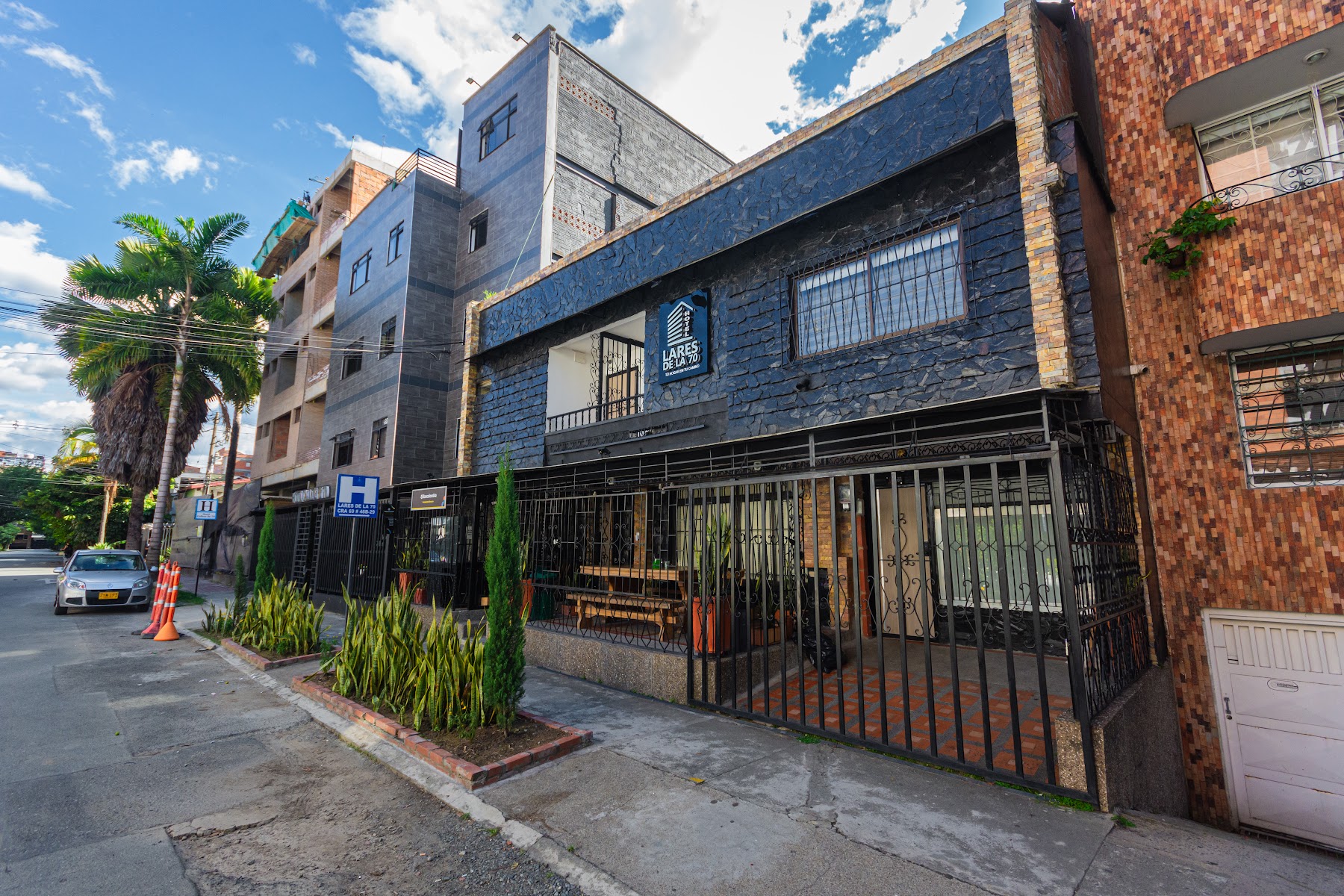Hotel Lares 70 Laureles in Naranjal, Medellín