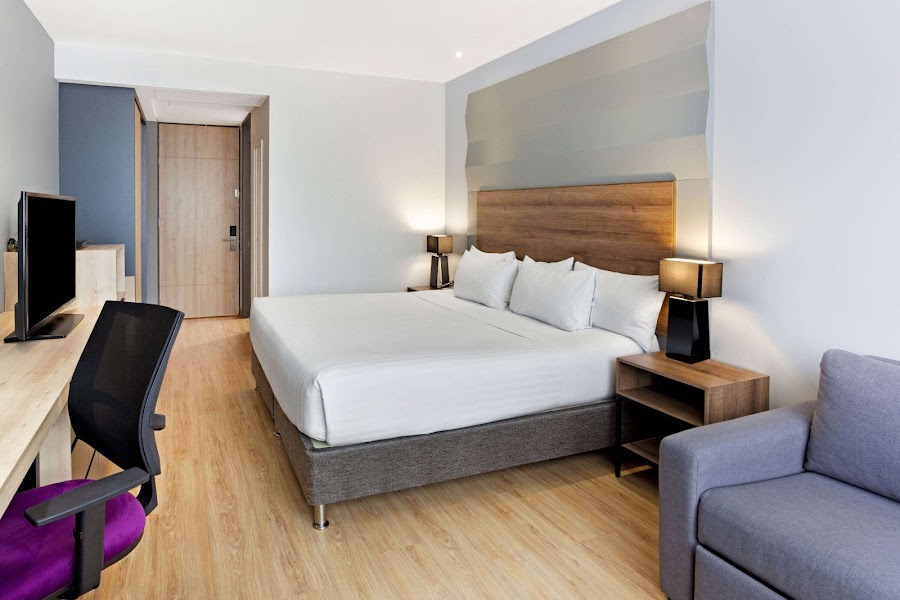 La Quinta by Wyndham Medellin room or amenity in La Candelaria