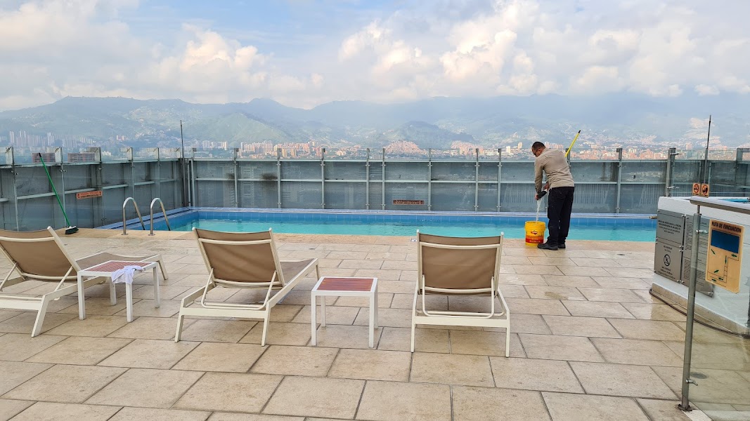 La Quinta by Wyndham Medellin room or amenity in La Candelaria