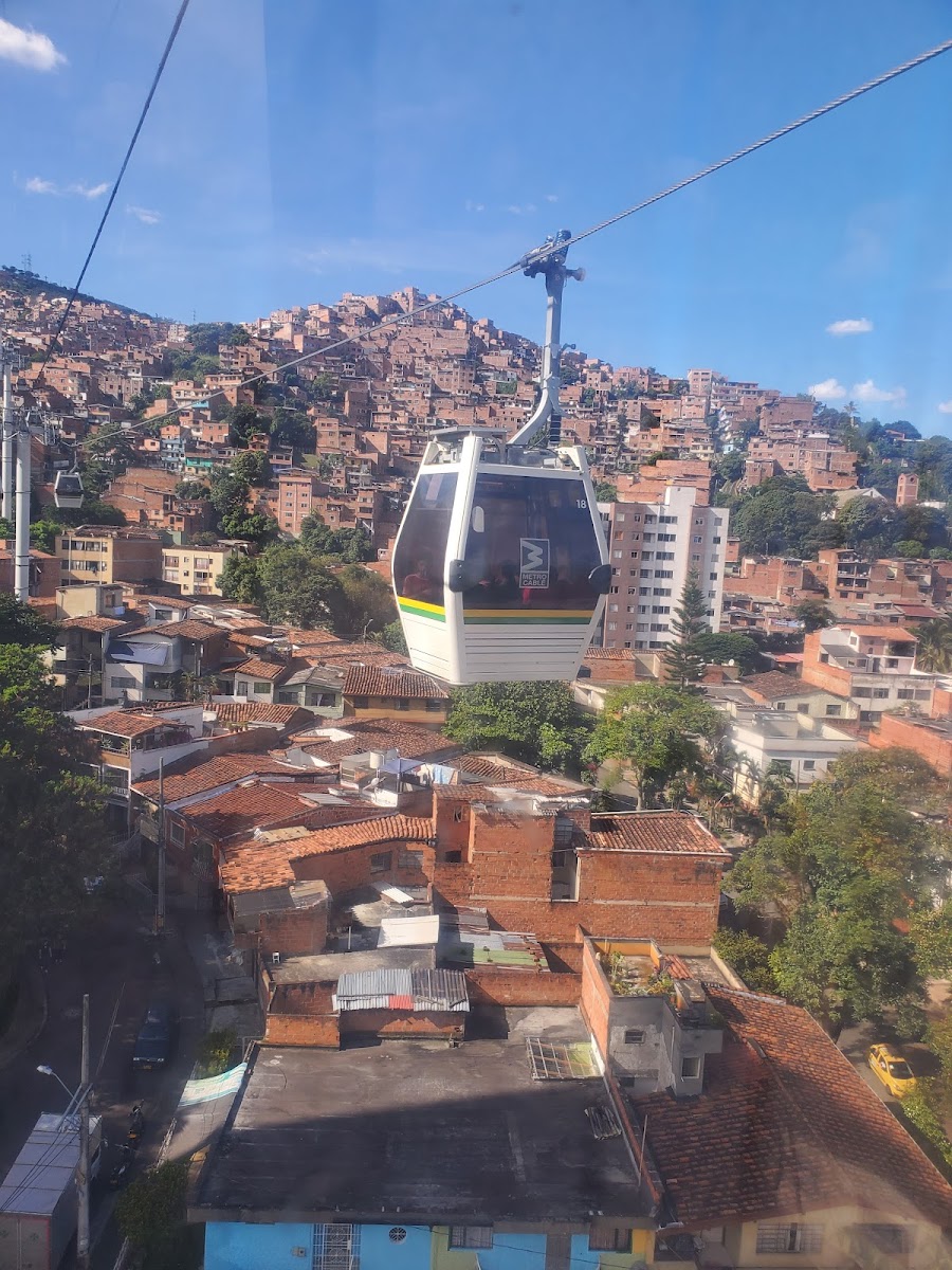 Comuna 13 graffiti tour