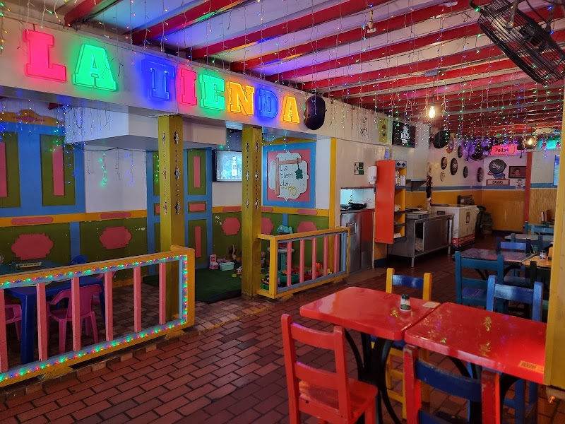 Food and drinks at La Tienda de la 70, Laureles, Medellin
