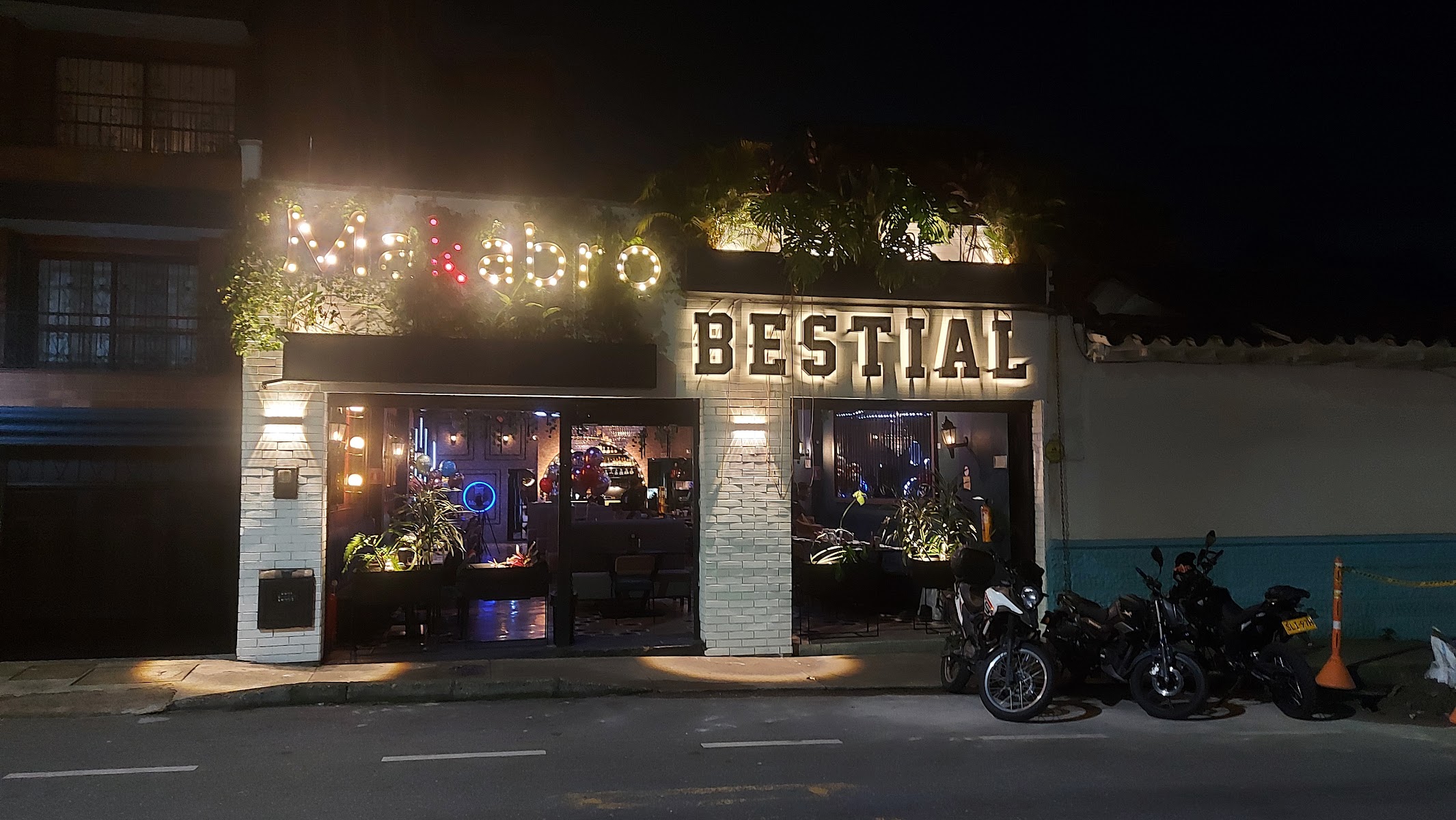 MAKABRO - BESTIAL in Zona 9, Medellín