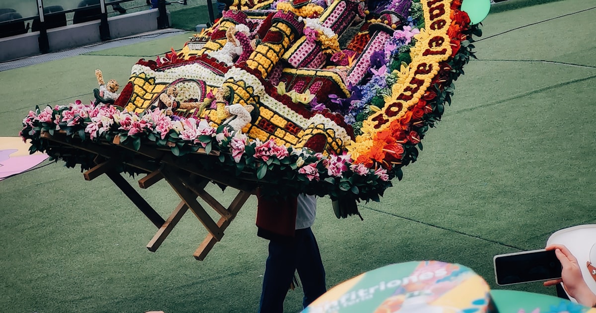Feria de las Flores Medellín flower parade silleteros